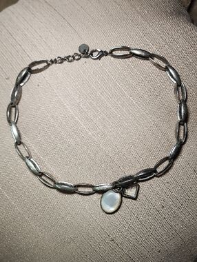 Kenneth Cole Short Necklace, Pre-Owned in Fair Condition